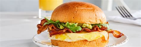 courtyard marriott free breakfast|Iba pa.